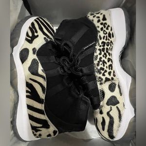 Jordan 11 Retro (Black/white) women size 7.5